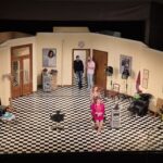 Widzowie uwikłani w zbrodnię, czyli „Szalone nożyczki” w Teatrze „Bagatela”